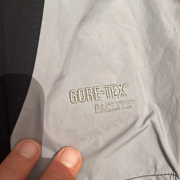 Team Realtree Paclite Gore-Tex Jacket in Black & Grey, size Large - Picture 9 of 14